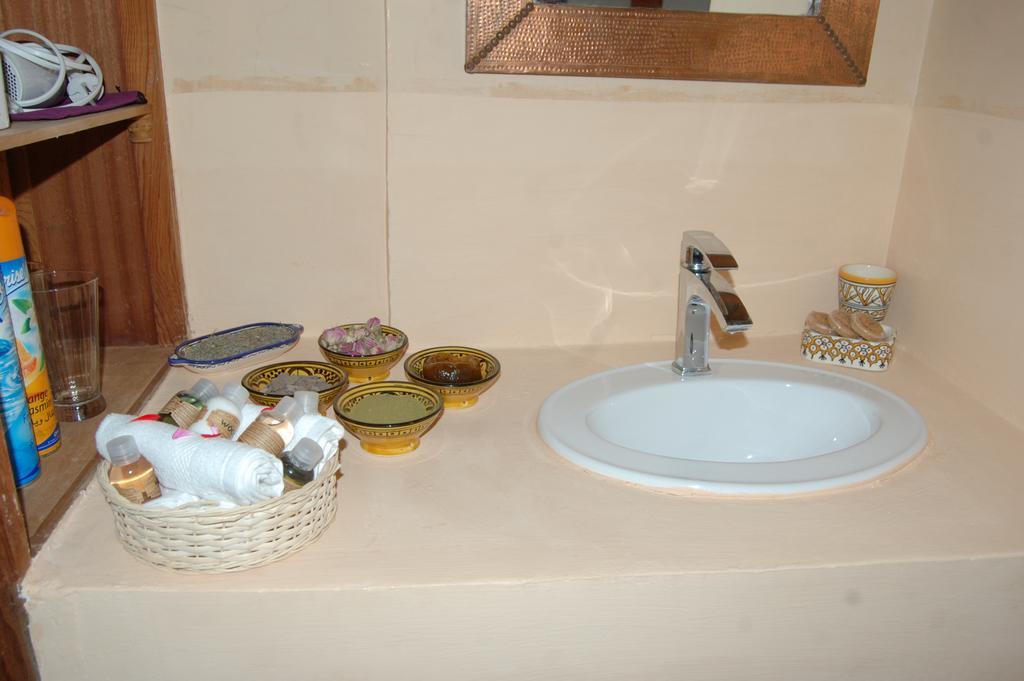 Dar Essoaoude - Fes Nejjarine Hotel Room photo